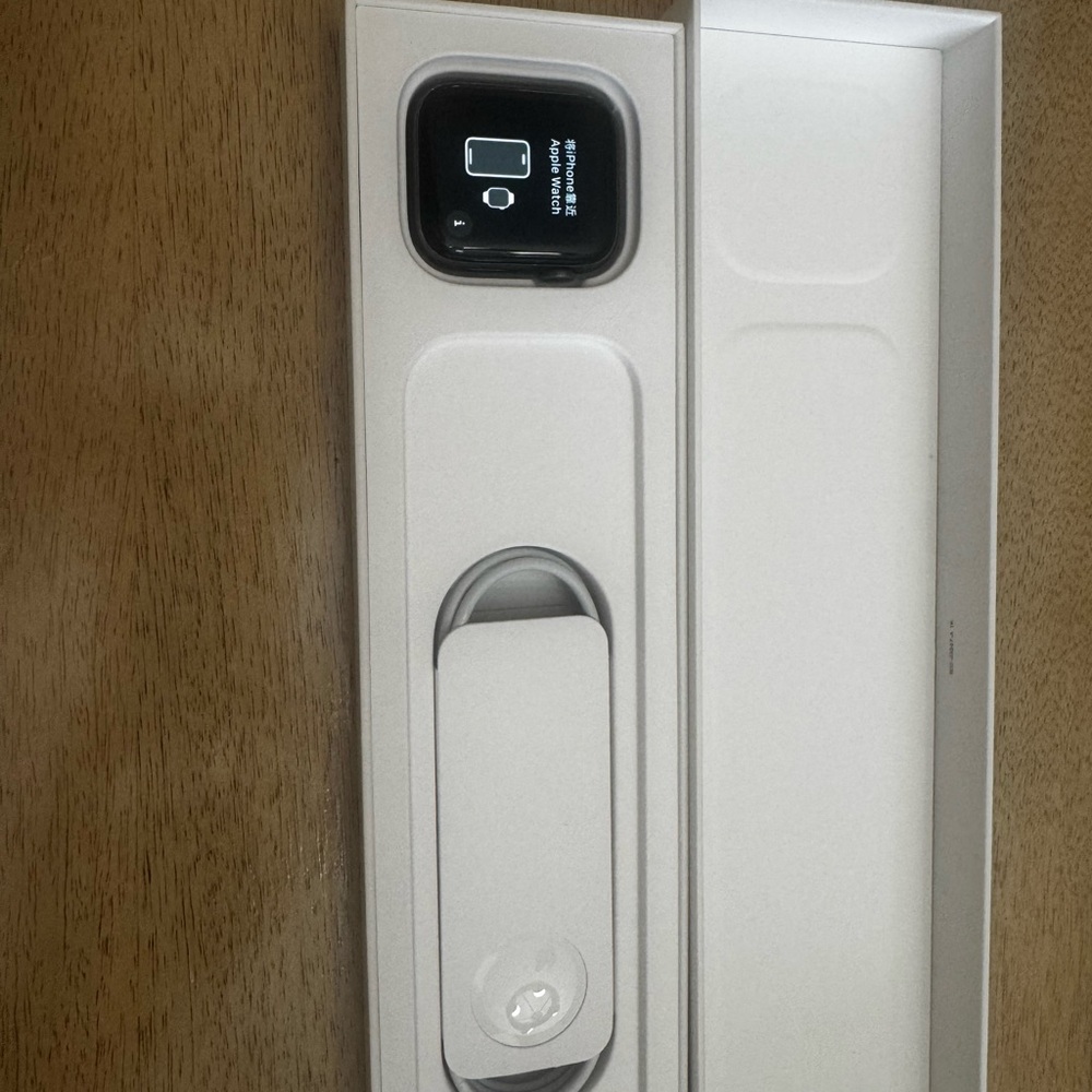 Smartwatch with Black Band - Picture 4 of 5